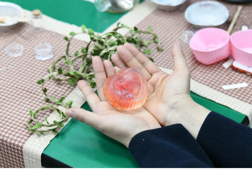 中国环境出版集团开展迎三八节环保手工皂制作活动